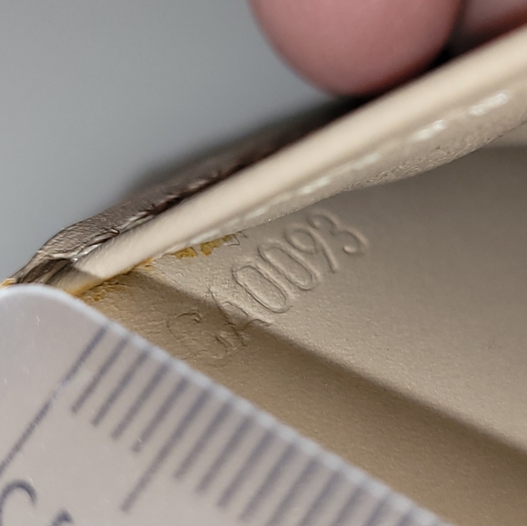 3 Louis Vuitton Agenda PM in Very Good Condition FREE POSHMARK AUTHENTICATION! - Picture 9 of 11